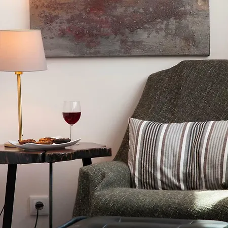 Altido Stylish 1-bed Apt With Stunning View In Santos Lisboa