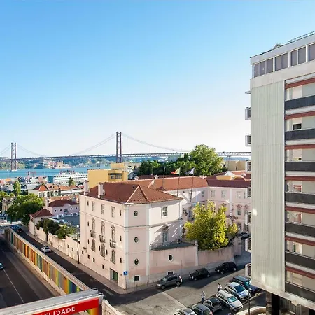 Altido Stylish 1-bed Apt With Stunning View In Santos Lisboa